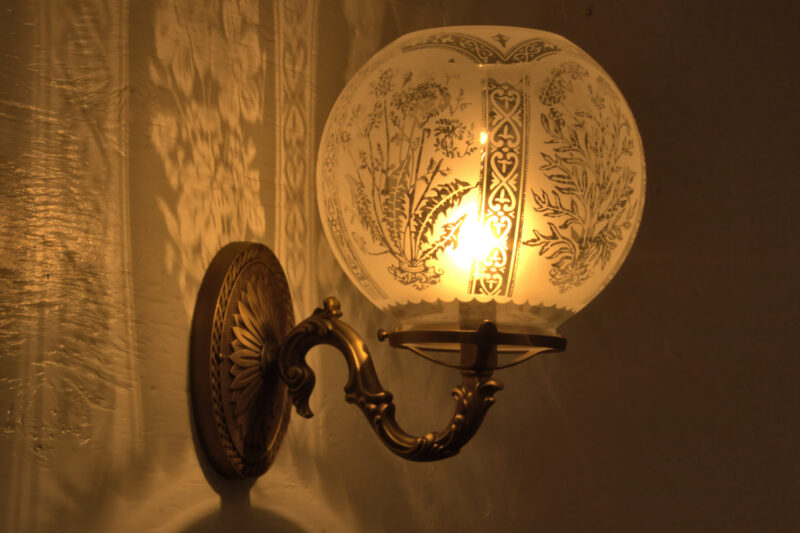 W.T.Kirkman Lanterns "Silverton" Gas Lamp with 5 Panel Floral Lamp Shade